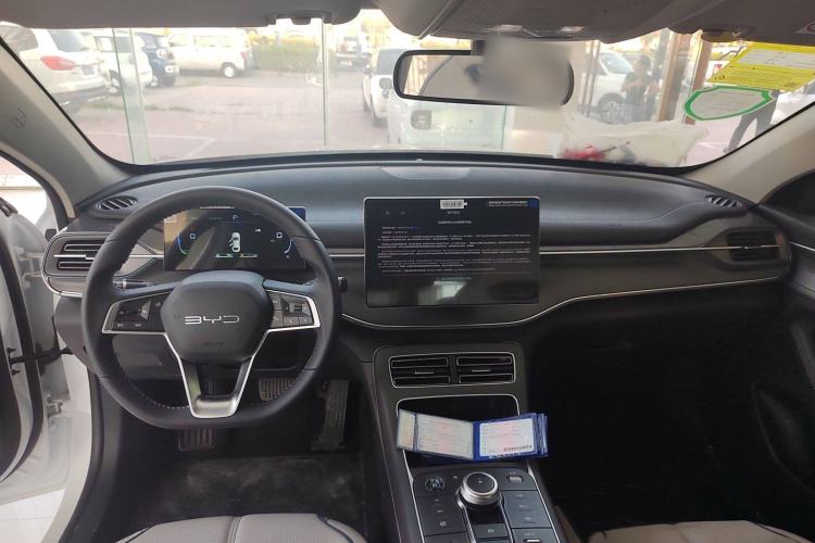Used BYD Destroyer 05 2024 Honor Edition DM-i 120KM Luxury Model Interior 3