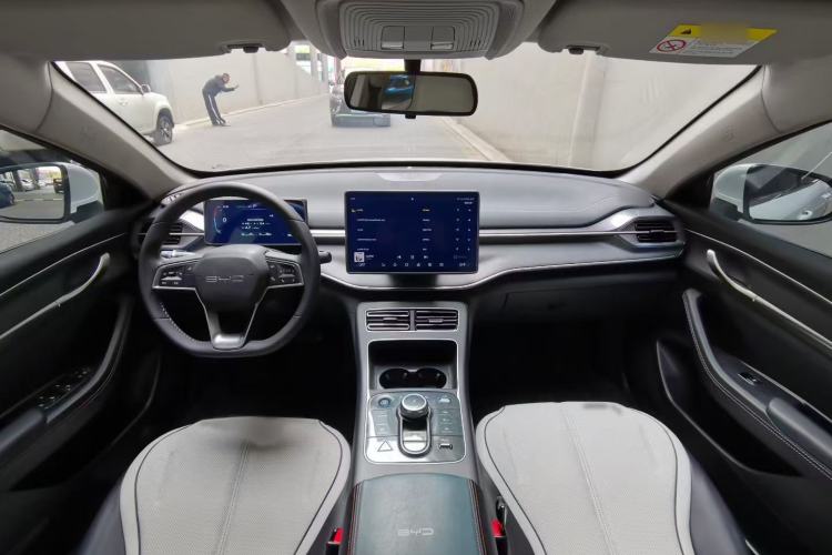 Used BYD Destroyer 05 2024 HONOR Edition DM-i 55KM Luxury Model Interior 4