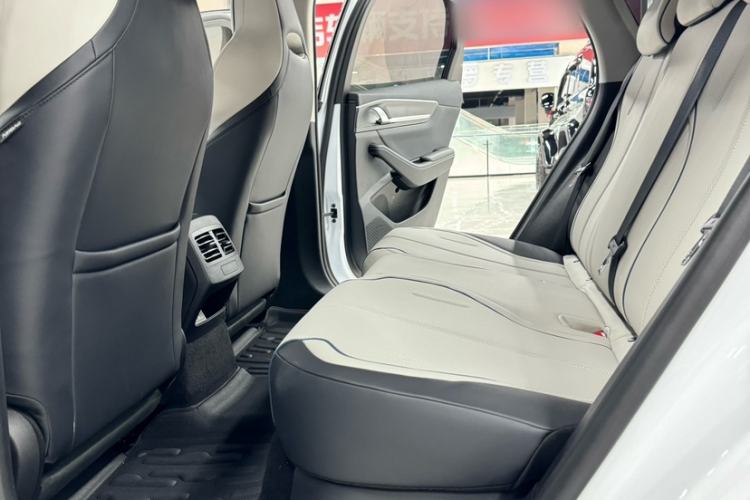 Used BYD Destroyer 05 2024 HONOR Edition DM-i 55KM Luxury Model Interior 4