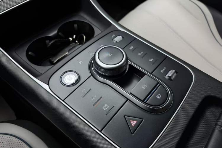 Used BYD Destroyer 05 2024 HONOR Edition DM-i 55KM Luxury Model Interior 4
