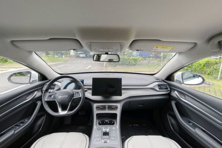 Used BYD Destroyer 05 2024 HONOR Edition DM-i 55KM Luxury Model Interior 4