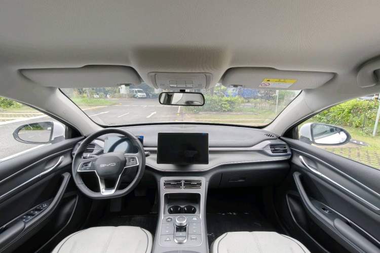 Used BYD Destroyer 05 2024 HONOR Edition DM-i 55KM Luxury Model Interior 5