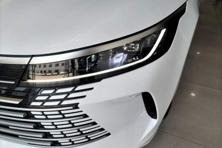 Used BYD Destroyer 05 2024 HONOR Edition DM-i 55KM Luxury Model Left Front Headlight