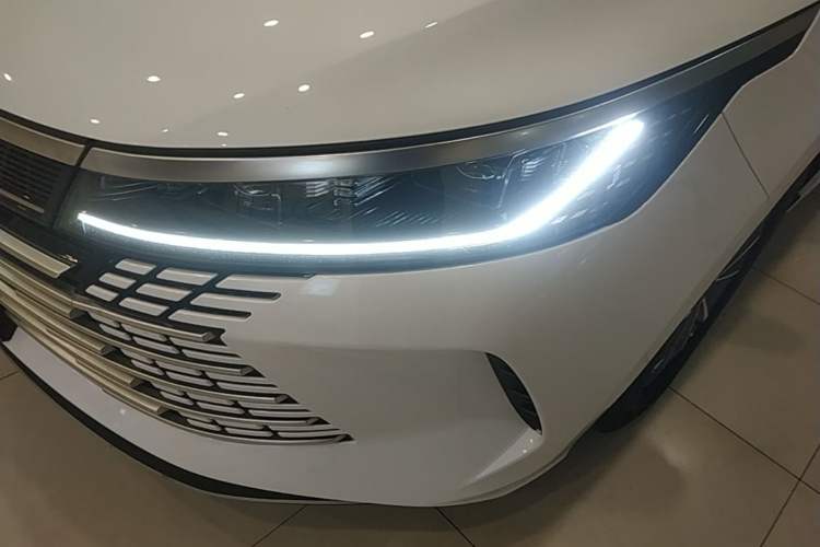 Used BYD Destroyer 05 2024 HONOR Edition DM-i 55KM Luxury Model Left Front Headlight