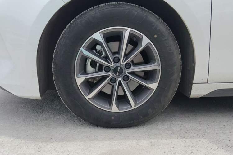 Used BYD Destroyer 05 2024 HONOR Edition DM-i 55KM Luxury Model Left Front Wheel Hub