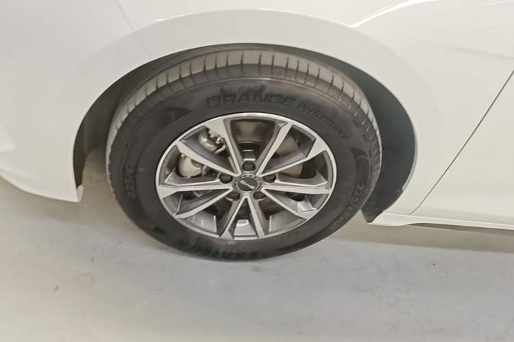 Used BYD Destroyer 05 2024 HONOR Edition DM-i 55KM Luxury Model Left Front Wheel Hub