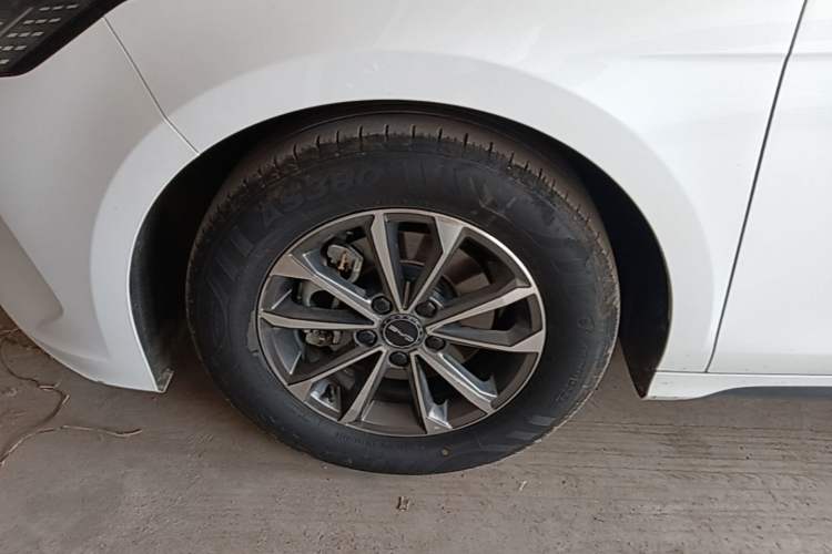 Used BYD Destroyer 05 2024 HONOR Edition DM-i 55KM Luxury Model Left Front Wheel Hub