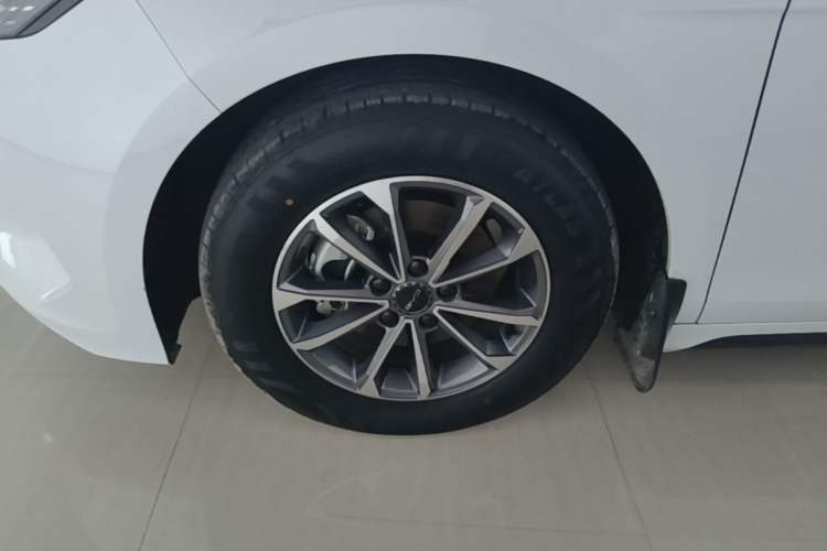 Used BYD Destroyer 05 2024 HONOR Edition DM-i 55KM Luxury Model Left Front Wheel Hub