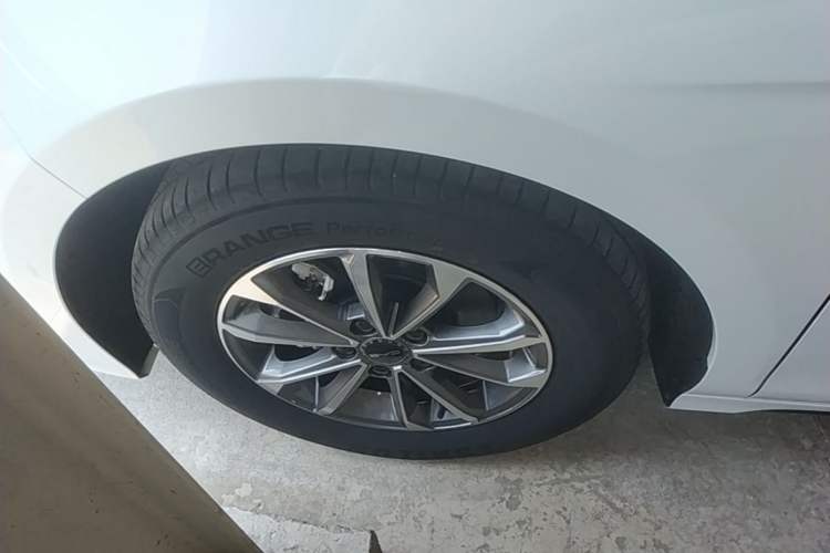 Used BYD Destroyer 05 2024 HONOR Edition DM-i 55KM Luxury Model Left Front Wheel Hub