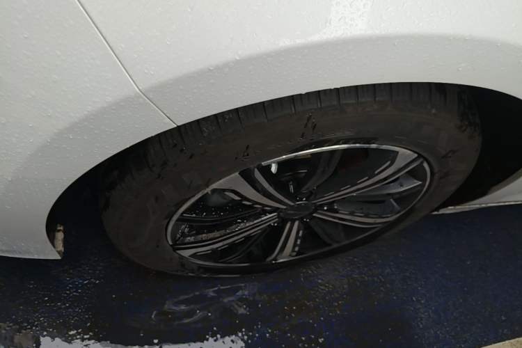 Used BYD Destroyer 05 2024 Honor Edition DM-i 120KM Luxury Model Left Front Wheel Hub