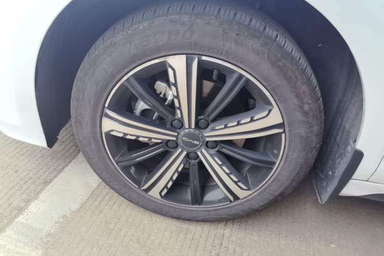 Used BYD Destroyer 05 2024 Honor Edition DM-i 120KM Luxury Model Left Front Wheel Hub