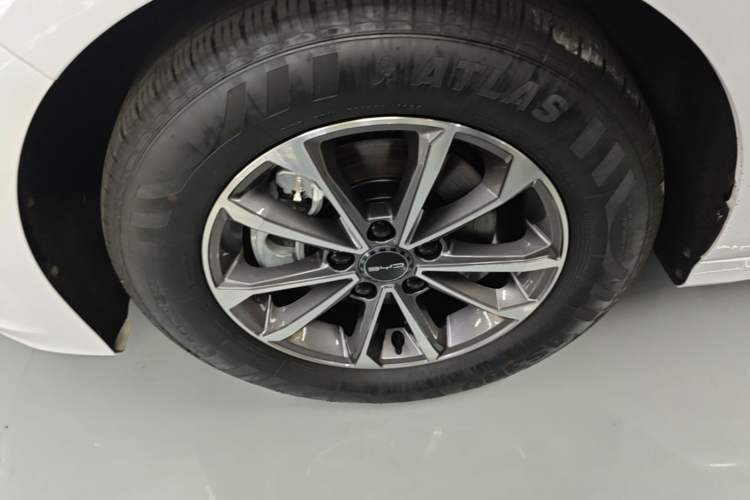 Used BYD Destroyer 05 2024 HONOR Edition DM-i 55KM Luxury Model Left Front Wheel Hub