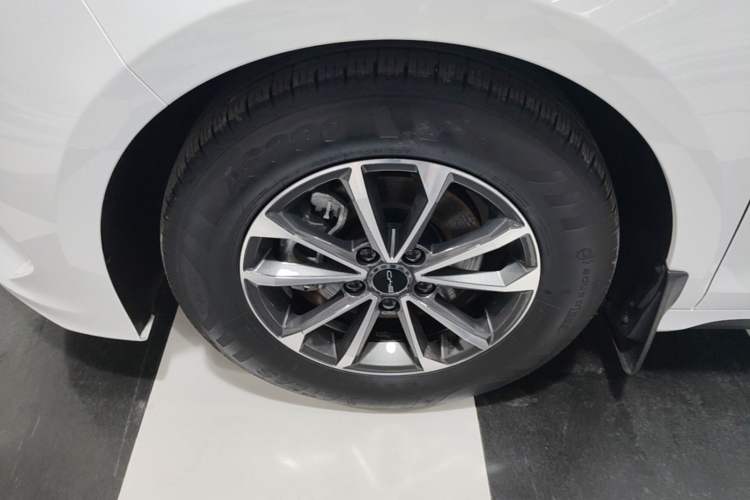 Used BYD Destroyer 05 2024 HONOR Edition DM-i 55KM Luxury Model Left Front Wheel Hub