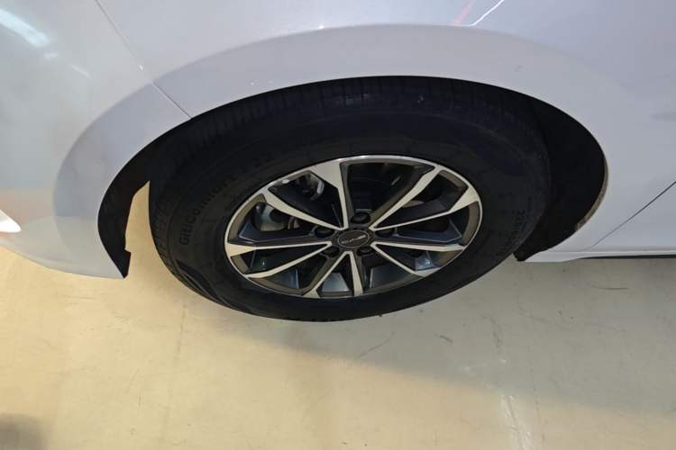 Used BYD Destroyer 05 2024 HONOR Edition DM-i 55KM Luxury Model Left Front Wheel Hub