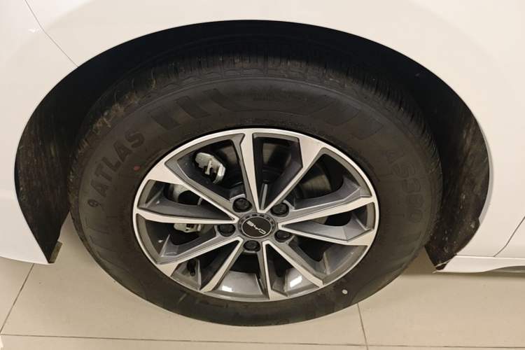 Used BYD Destroyer 05 2024 HONOR Edition DM-i 55KM Luxury Model Left Front Wheel Hub