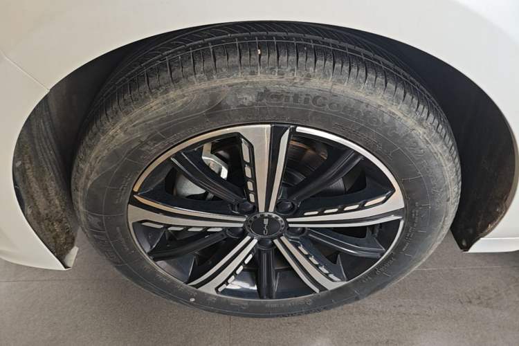 Used BYD Destroyer 05 2024 Honor Edition DM-i 120KM Luxury Model Left Front Wheel Hub