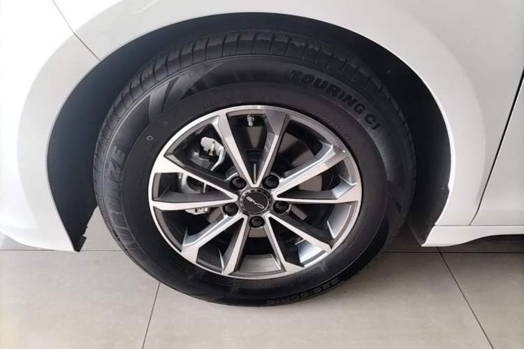 Used BYD Destroyer 05 2024 HONOR Edition DM-i 55KM Luxury Model Left Front Wheel Hub