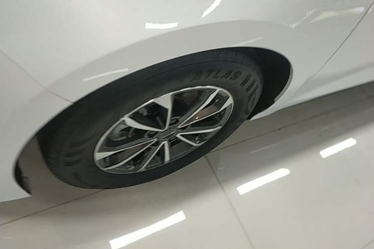 Used BYD Destroyer 05 2024 HONOR Edition DM-i 55KM Luxury Model Left Front Wheel Hub
