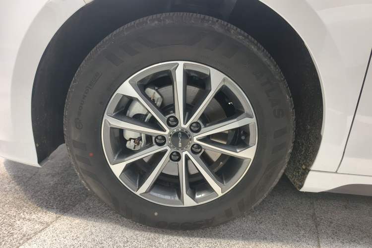 Used BYD Destroyer 05 2024 HONOR Edition DM-i 55KM Luxury Model Left Front Wheel Hub