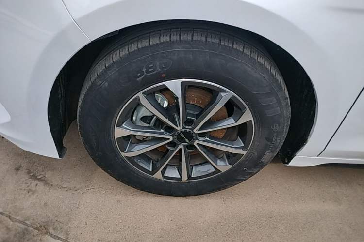 Used BYD Destroyer 05 2024 HONOR Edition DM-i 55KM Luxury Model Left Front Wheel Hub