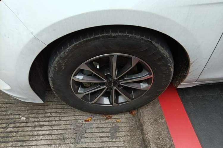 Used BYD Destroyer 05 2024 HONOR Edition DM-i 55KM Luxury Model Left Front Wheel Hub