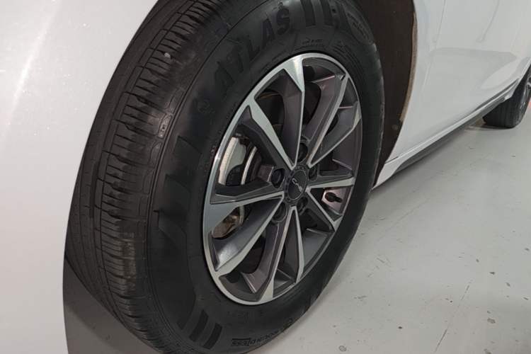 Used BYD Destroyer 05 2024 HONOR Edition DM-i 55KM Luxury Model Left Front Wheel Hub