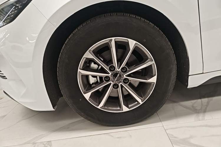 Used BYD Destroyer 05 2024 HONOR Edition DM-i 55KM Luxury Model Left Front Wheel Hub