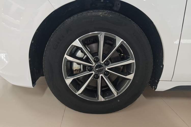 Used BYD Destroyer 05 2024 HONOR Edition DM-i 55KM Luxury Model Left Front Wheel Hub