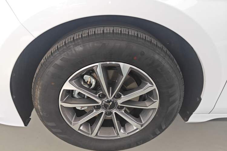 Used BYD Destroyer 05 2024 HONOR Edition DM-i 55KM Luxury Model Left Front Wheel Hub