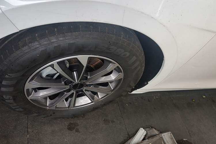 Used BYD Destroyer 05 2024 HONOR Edition DM-i 55KM Luxury Model Left Front Wheel Hub
