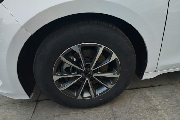 Used BYD Destroyer 05 2024 HONOR Edition DM-i 55KM Luxury Model Left Front Wheel Hub