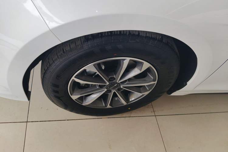 Used BYD Destroyer 05 2024 HONOR Edition DM-i 55KM Luxury Model Left Front Wheel Hub