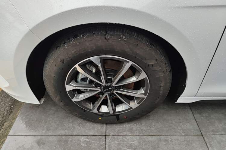 Used BYD Destroyer 05 2024 HONOR Edition DM-i 55KM Luxury Model Left Front Wheel Hub