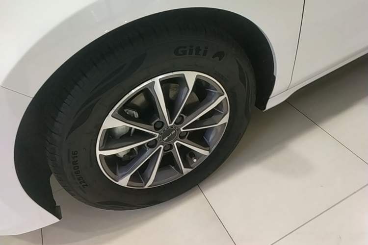 Used BYD Destroyer 05 2024 HONOR Edition DM-i 55KM Luxury Model Left Front Wheel Hub