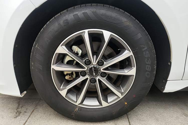 Used BYD Destroyer 05 2024 HONOR Edition DM-i 55KM Luxury Model Left Front Wheel Hub