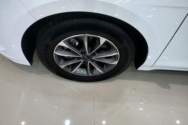 Used BYD Destroyer 05 2024 HONOR Edition DM-i 55KM Luxury Model Left Front Wheel Hub