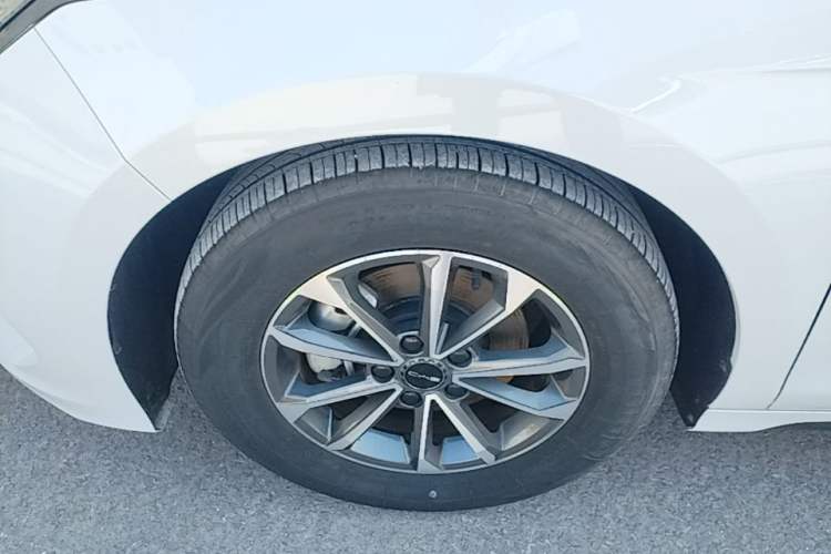 Used BYD Destroyer 05 2024 HONOR Edition DM-i 55KM Prestige Model Left Front Wheel Hub