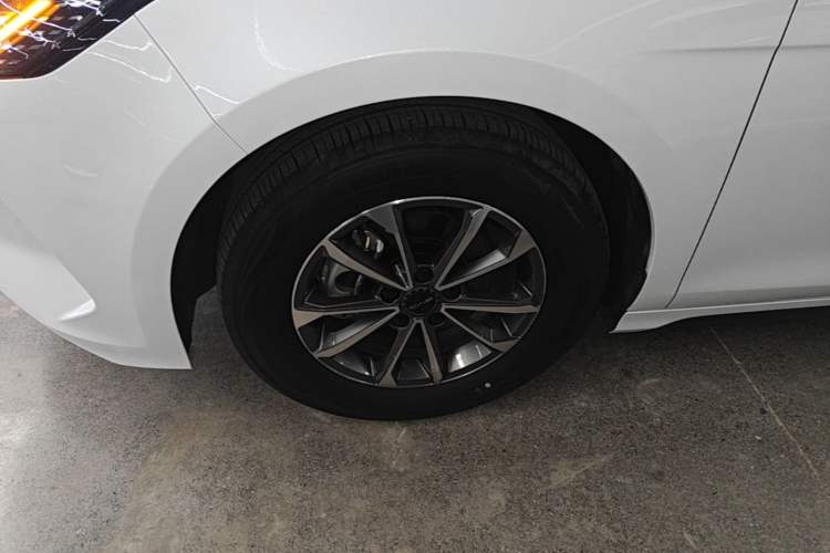 Used BYD Destroyer 05 2024 HONOR Edition DM-i 55KM Luxury Model Left Front Wheel Hub