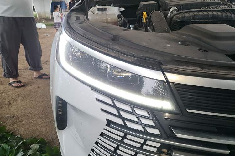 Used BYD Destroyer 05 2024 Honor Edition DM-i 120KM Luxury Model Right Front Headlight