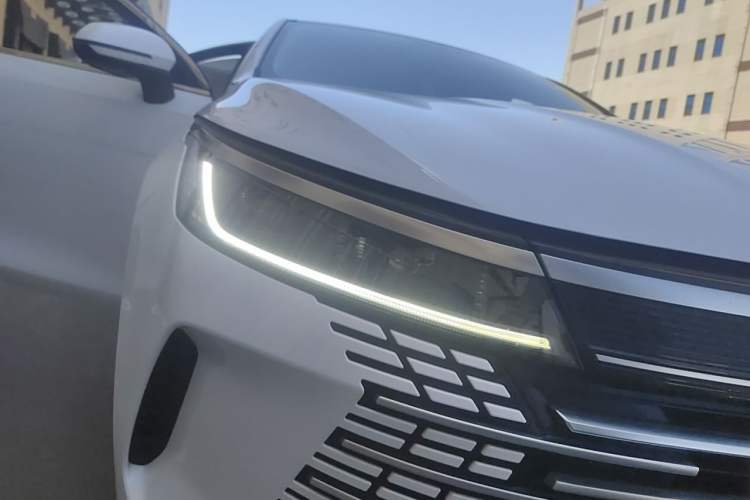 Used BYD Destroyer 05 2024 HONOR Edition DM-i 55KM Luxury Model Right Front Headlight