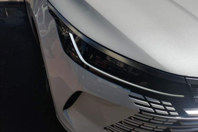 Used BYD Destroyer 05 2024 HONOR Edition DM-i 55KM Luxury Model Right Front Headlight