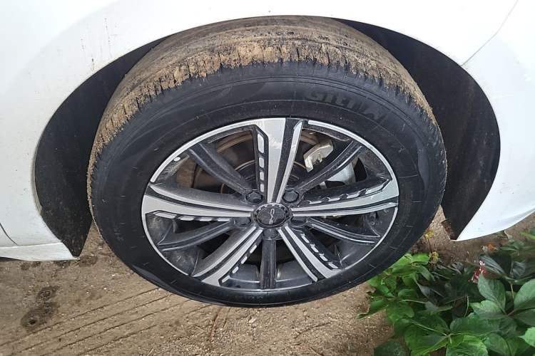 Used BYD Destroyer 05 2024 Honor Edition DM-i 120KM Luxury Model Right Front Wheel Hub