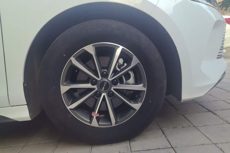 Used BYD Destroyer 05 2024 HONOR Edition DM-i 55KM Luxury Model Right Front Wheel Hub