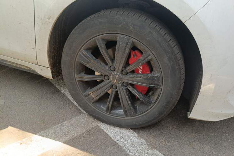Used BYD Destroyer 05 2024 Honor Edition DM-i 120KM Luxury Model Right Front Wheel Hub