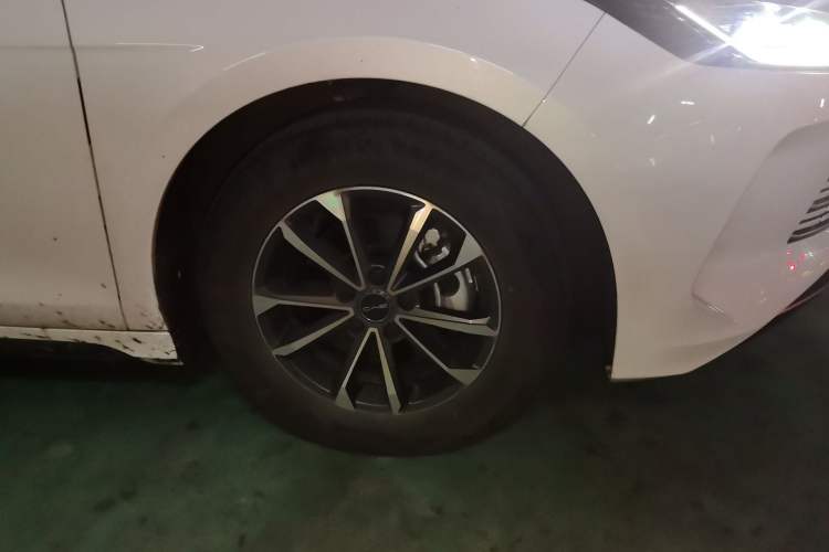 Used BYD Destroyer 05 2024 HONOR Edition DM-i 55KM Luxury Model Right Front Wheel Hub
