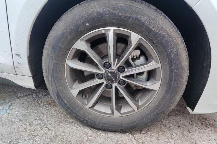 Used BYD Destroyer 05 2024 HONOR Edition DM-i 55KM Luxury Model Right Front Wheel Hub