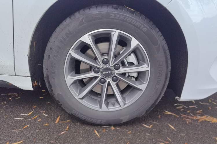 Used BYD Destroyer 05 2024 HONOR Edition DM-i 55KM Luxury Model Right Front Wheel Hub
