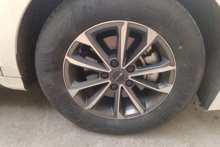 Used BYD Destroyer 05 2024 HONOR Edition DM-i 55KM Luxury Model Right Front Wheel Hub