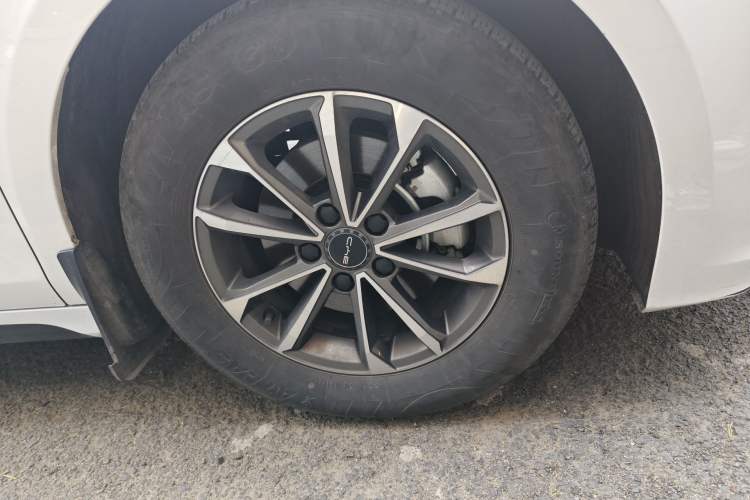 Used BYD Destroyer 05 2024 HONOR Edition DM-i 55KM Luxury Model Right Front Wheel Hub