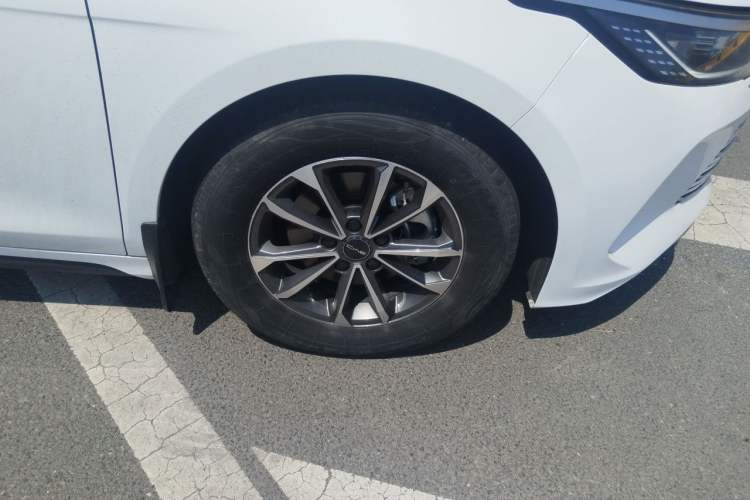 Used BYD Destroyer 05 2024 HONOR Edition DM-i 55KM Prestige Model Right Front Wheel Hub